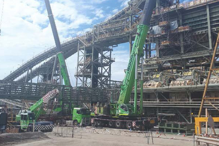 BOOM Logistics cranes and crew working at the Newmont Boddington Gold Mine.