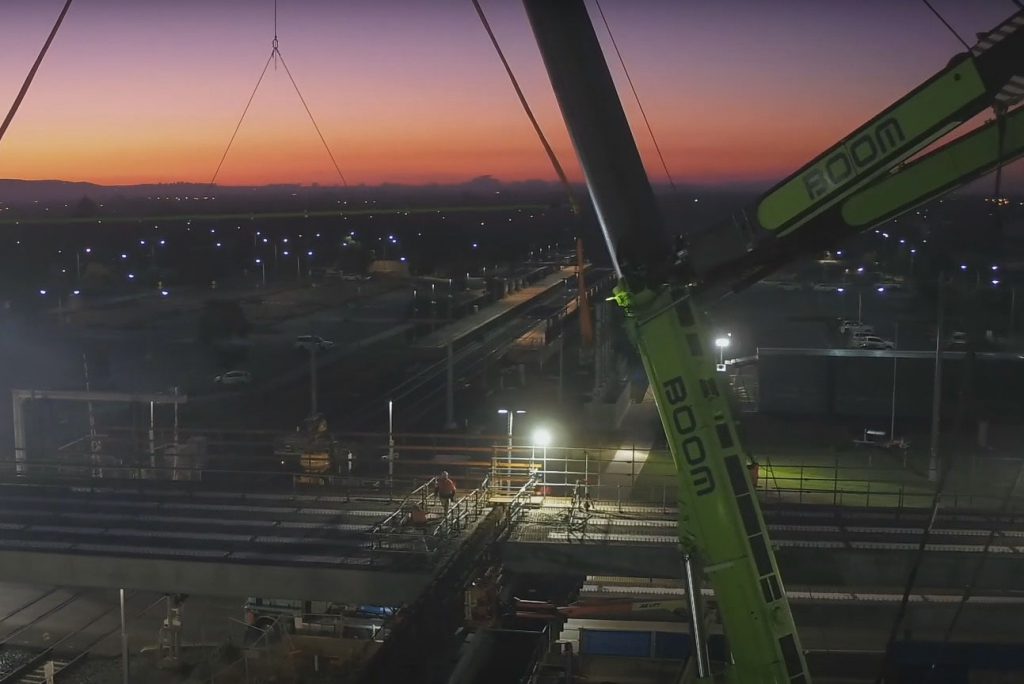 BOOM Logistics 750-tonne crane removing a level crossing